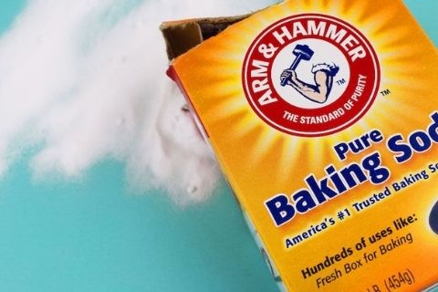 clean a pull down kitchen faucet spray head with baking soda
