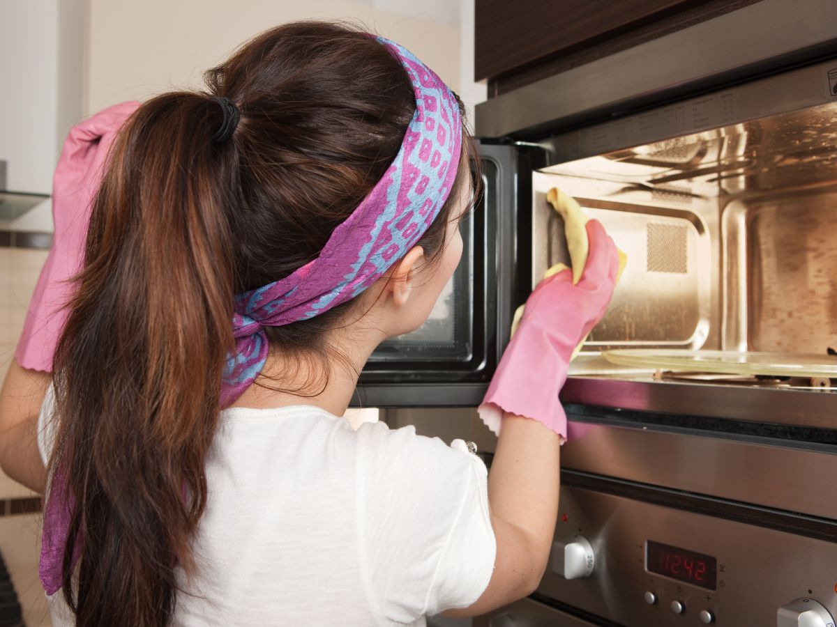 How to clean Breville toaster oven