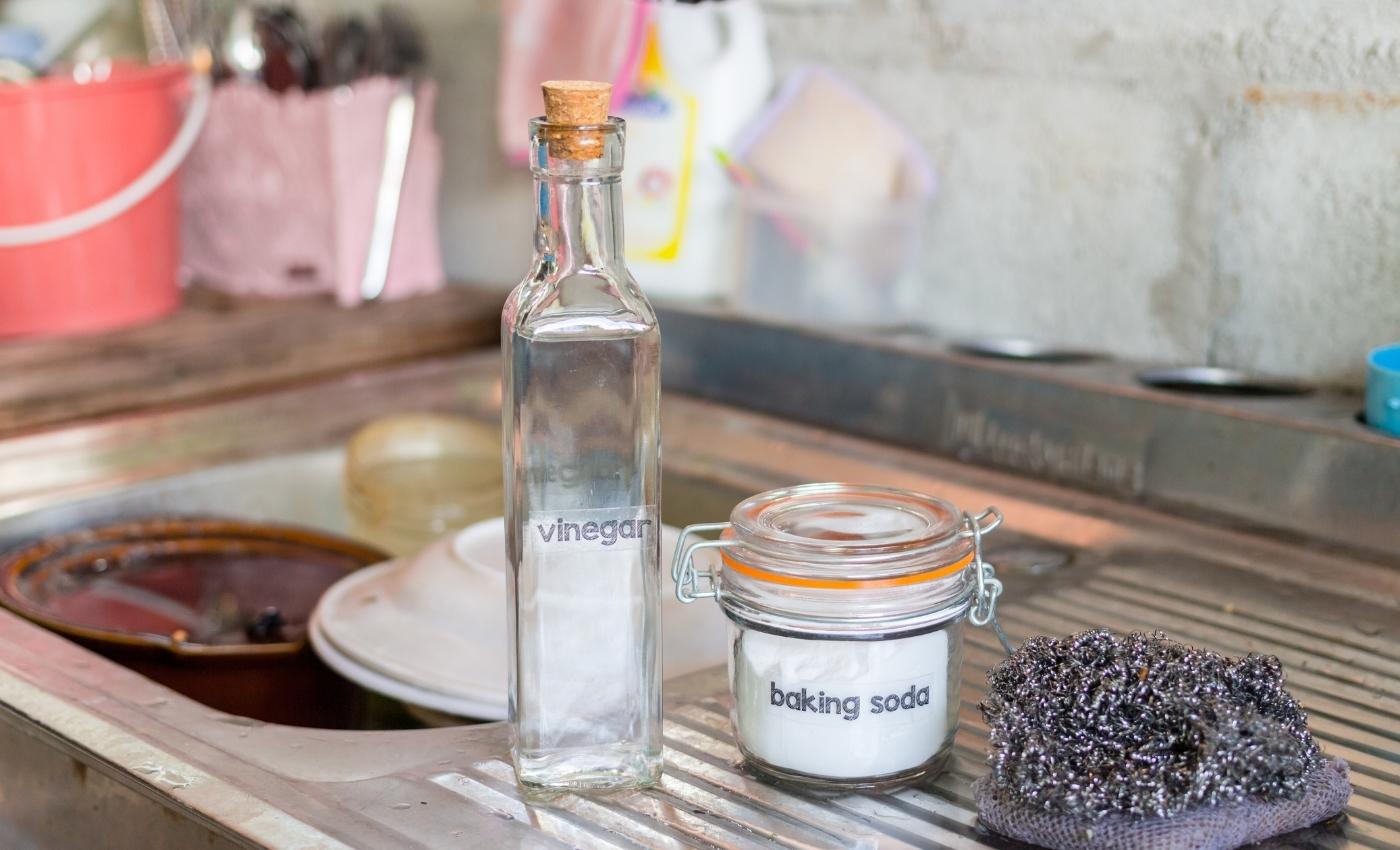 Clean dishwasher with vinegar and baking soda