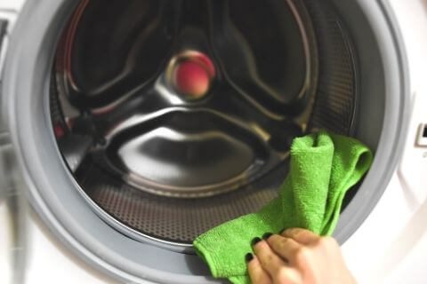 Clean-your-washing-machine-with-vinegar-and-baking-soda