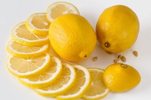 How to clean the electric kettle with lemon