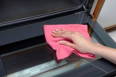 How to clean the inside of an oven glass door