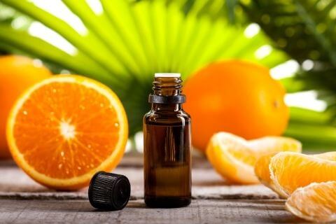 How to clean the kitchen cabinets with orange essential oil