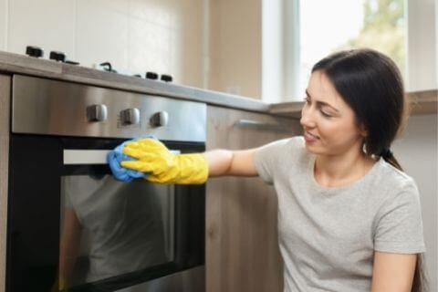 How to clean the outside of an oven glass door