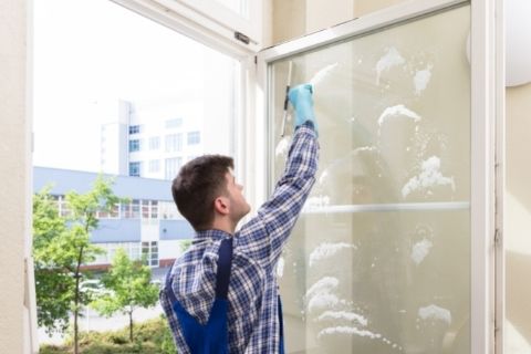 How to clean windows with larger size