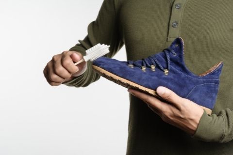 Steps to clean suede shoes