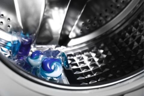 clean a dirty washing machine drum using a specific drum detergent