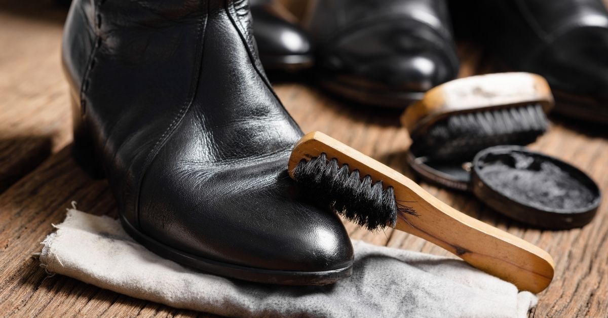 How to clean leather shoes at home
