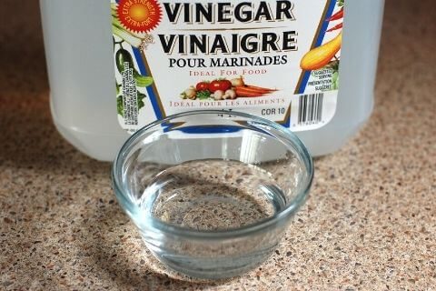 Clean the inside of your humidifier with vinegar