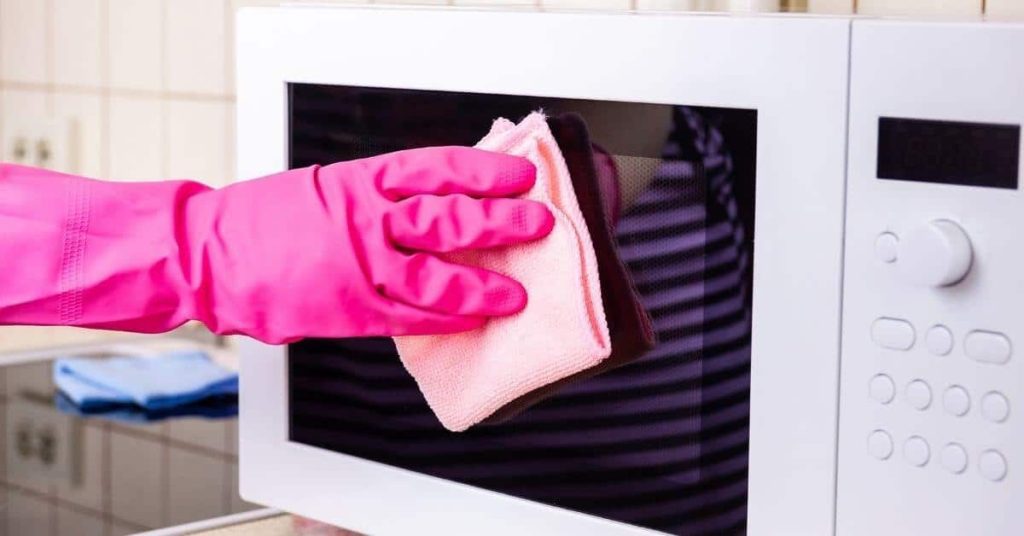 How to clean the microwave effectively