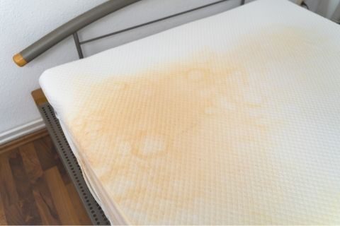 The-source-of-yellow-stains-on-mattresses