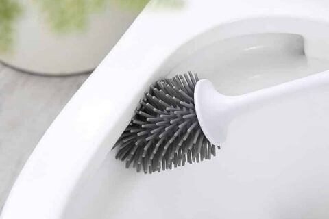 clean-a-silicone-toilet-brush-with-bleach