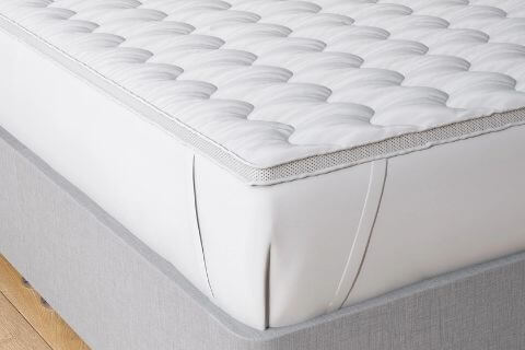 Clean a topper mattress