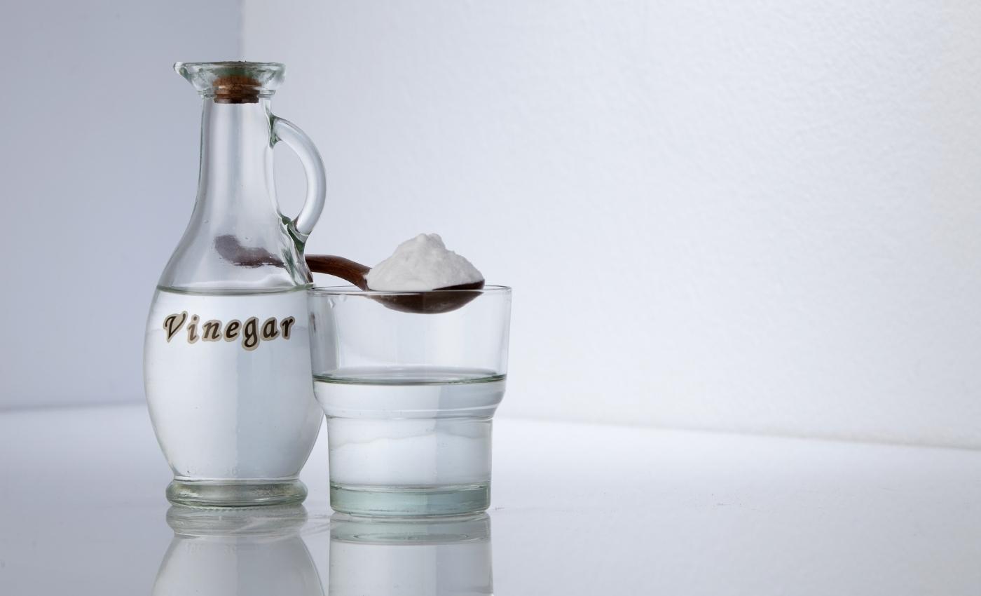 How-to-use-vinegar-on-glass