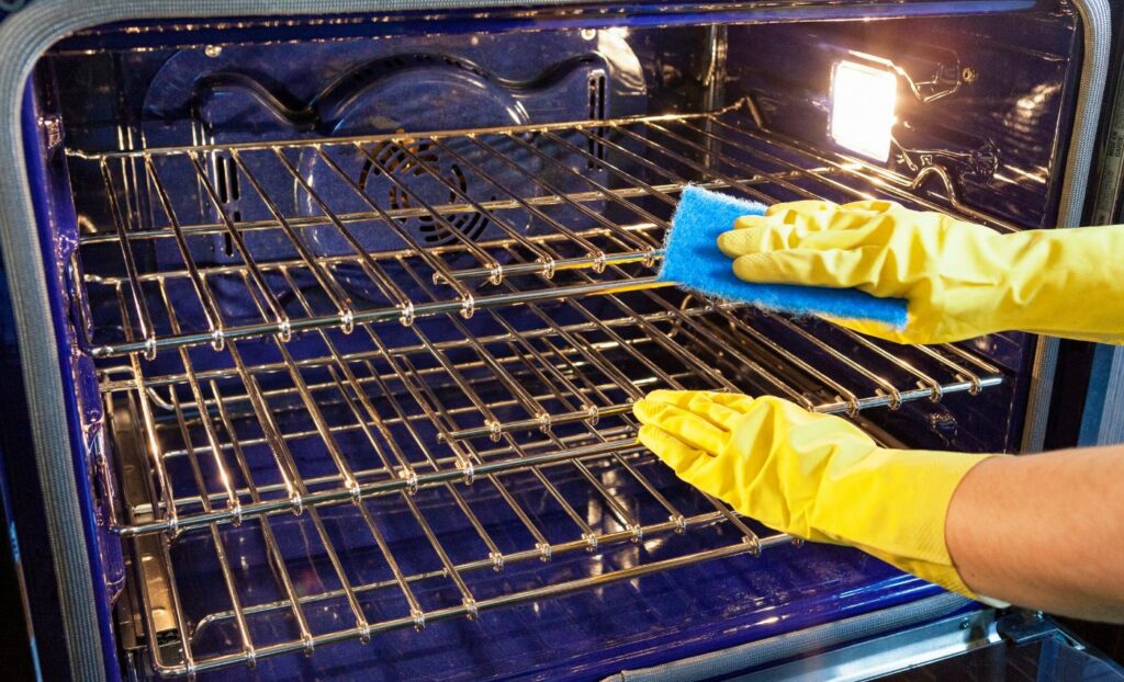 Cleaning the oven rack