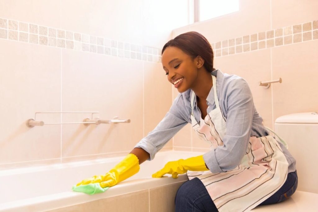 Clean a bathtub simply and effectively Sparkling and Beyond