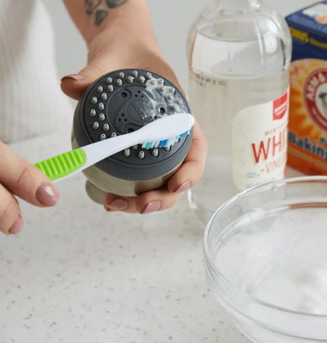 cleaning-shower-head-with-vinegar