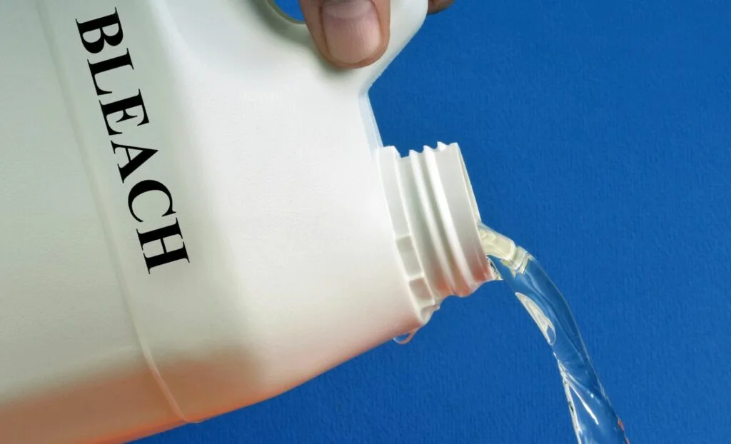 Bleach to water ratio for spray bottle Sparkling and Beyond