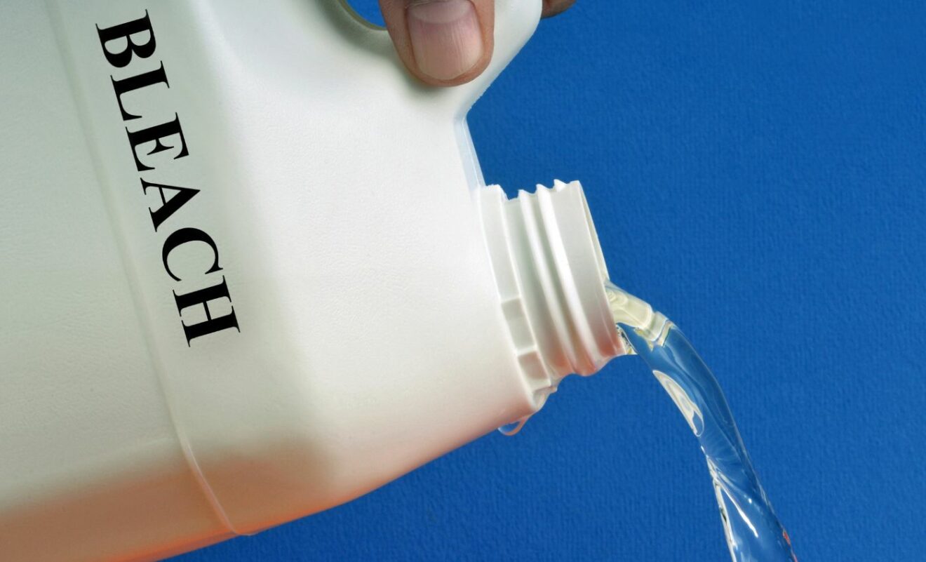 Bleach to water ratio for spray bottle Sparkling and Beyond