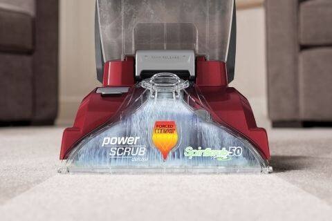 Cleaning-the-carpet-with-a-carpet-cleaner
