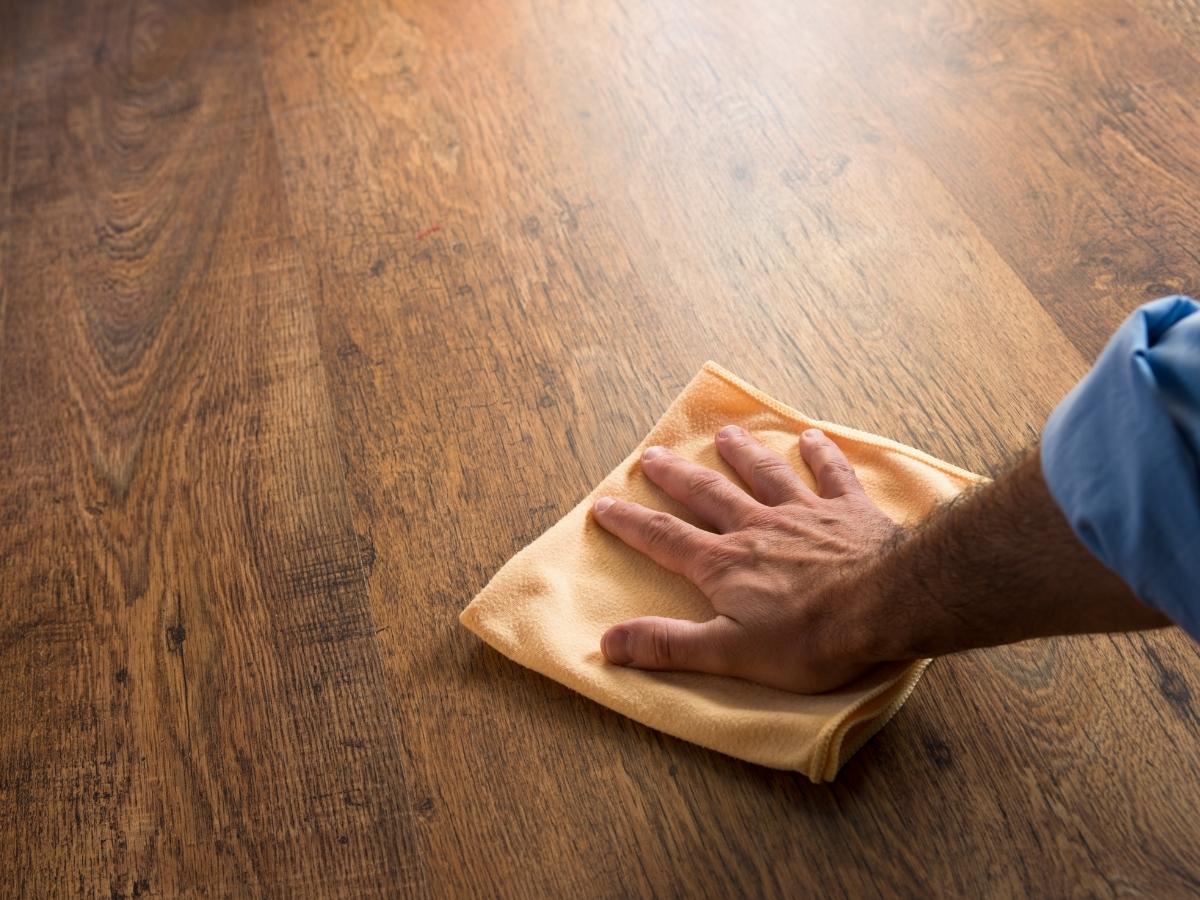 Clean-hardwood-floor