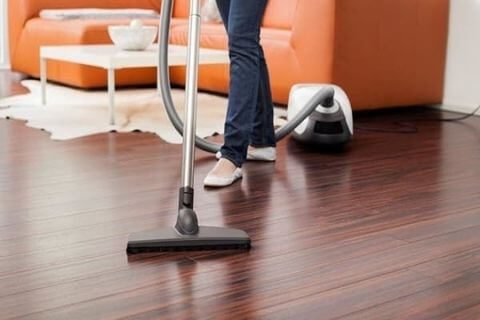 Vacuuming-laminate-floors