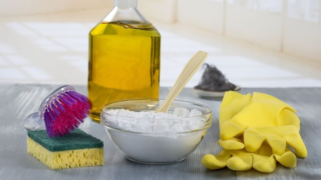 baking-soda-and-cooking-oil