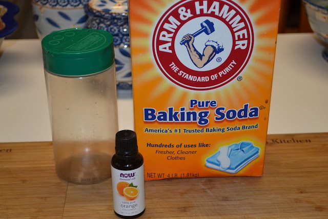 cleaning-carpet-with-baking-soda