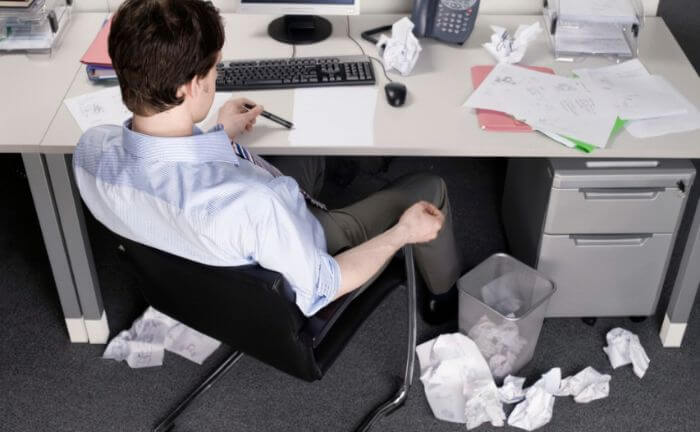 An employee loses 9 working days per year because of sickness
