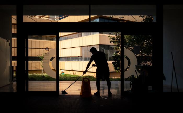 Carpet Cleaning in offices (Source: Internet)