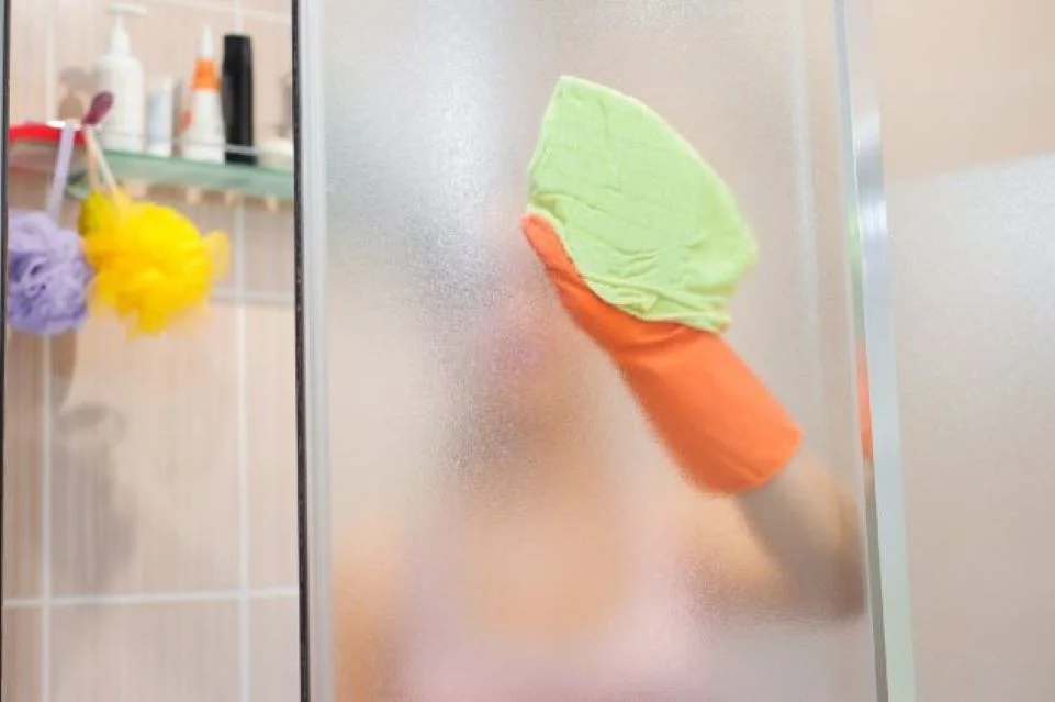 Best cleaner for glass shower doors - Sparkling and Beyond