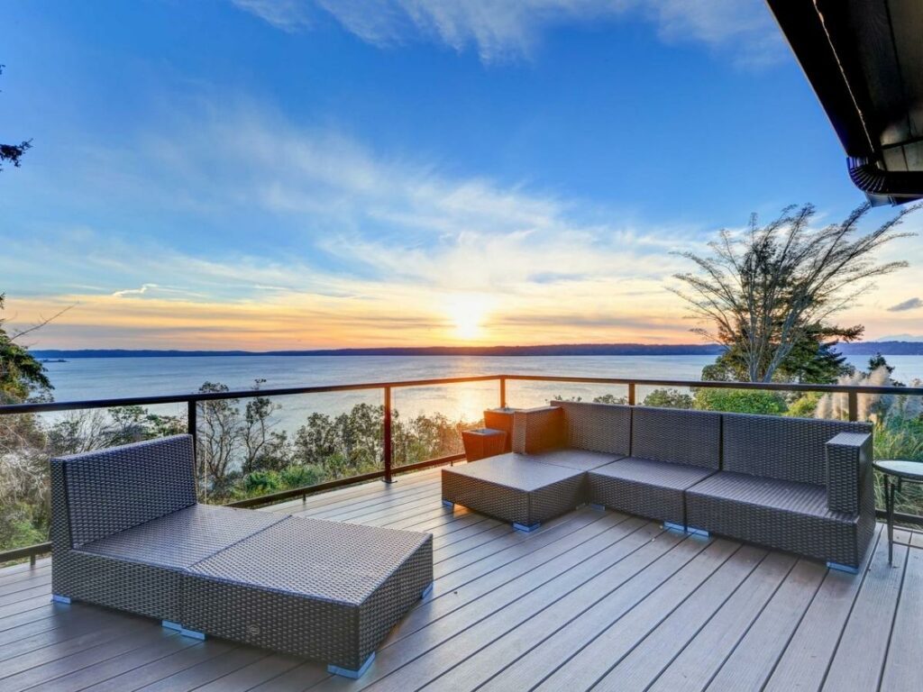 Balcony-Style-Deck