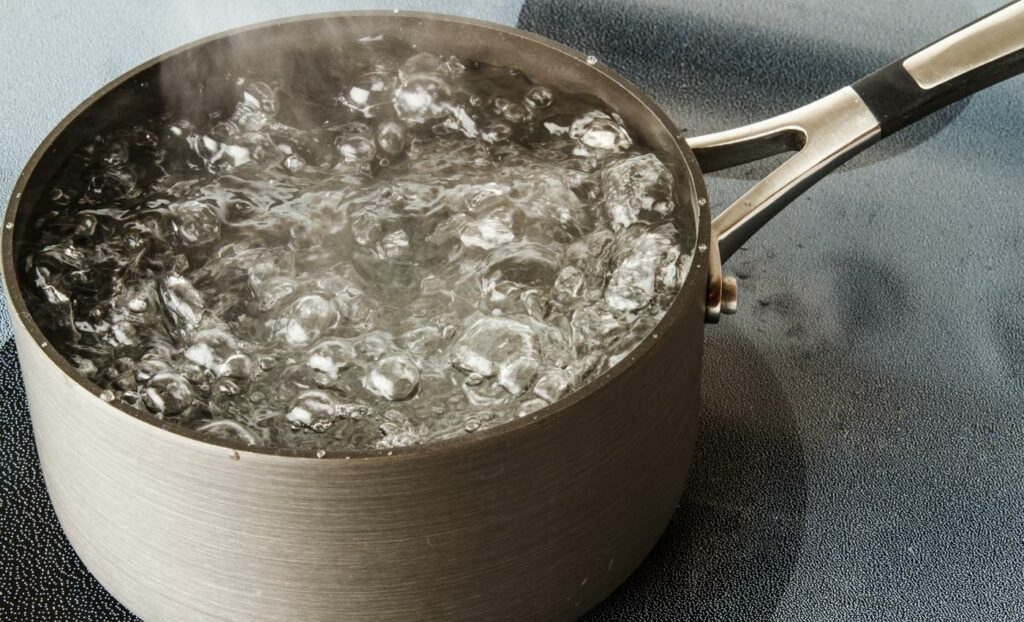 Cleaning sponges with boiling water