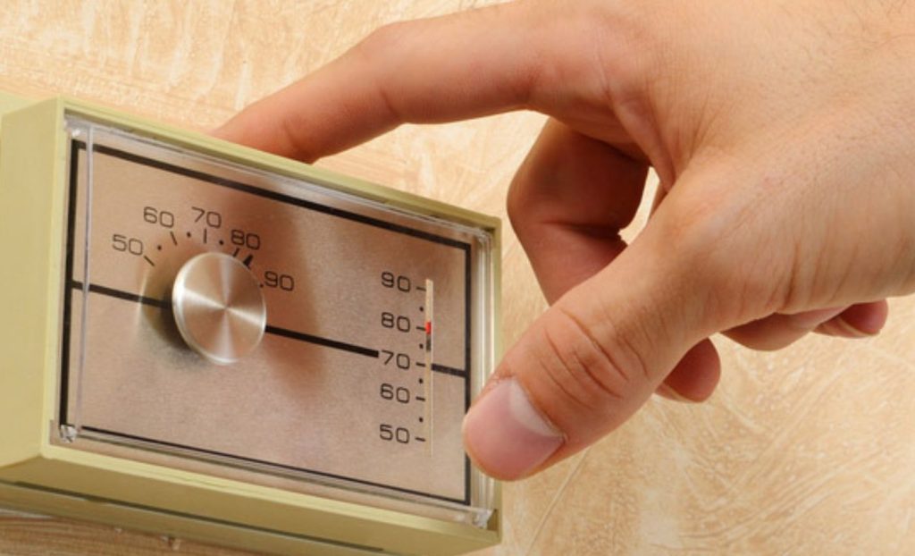 Old and outdated thermostats are less energy-efficient (Source: Internet)
