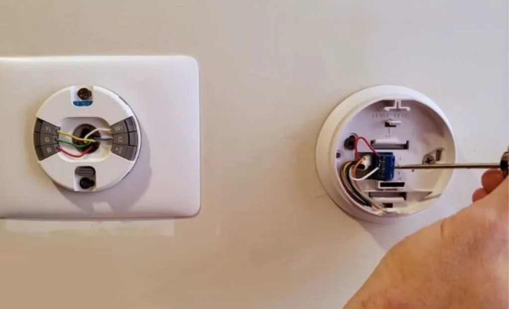 Your thermostat's wire may become loose and rust over time (Source: Internet)
