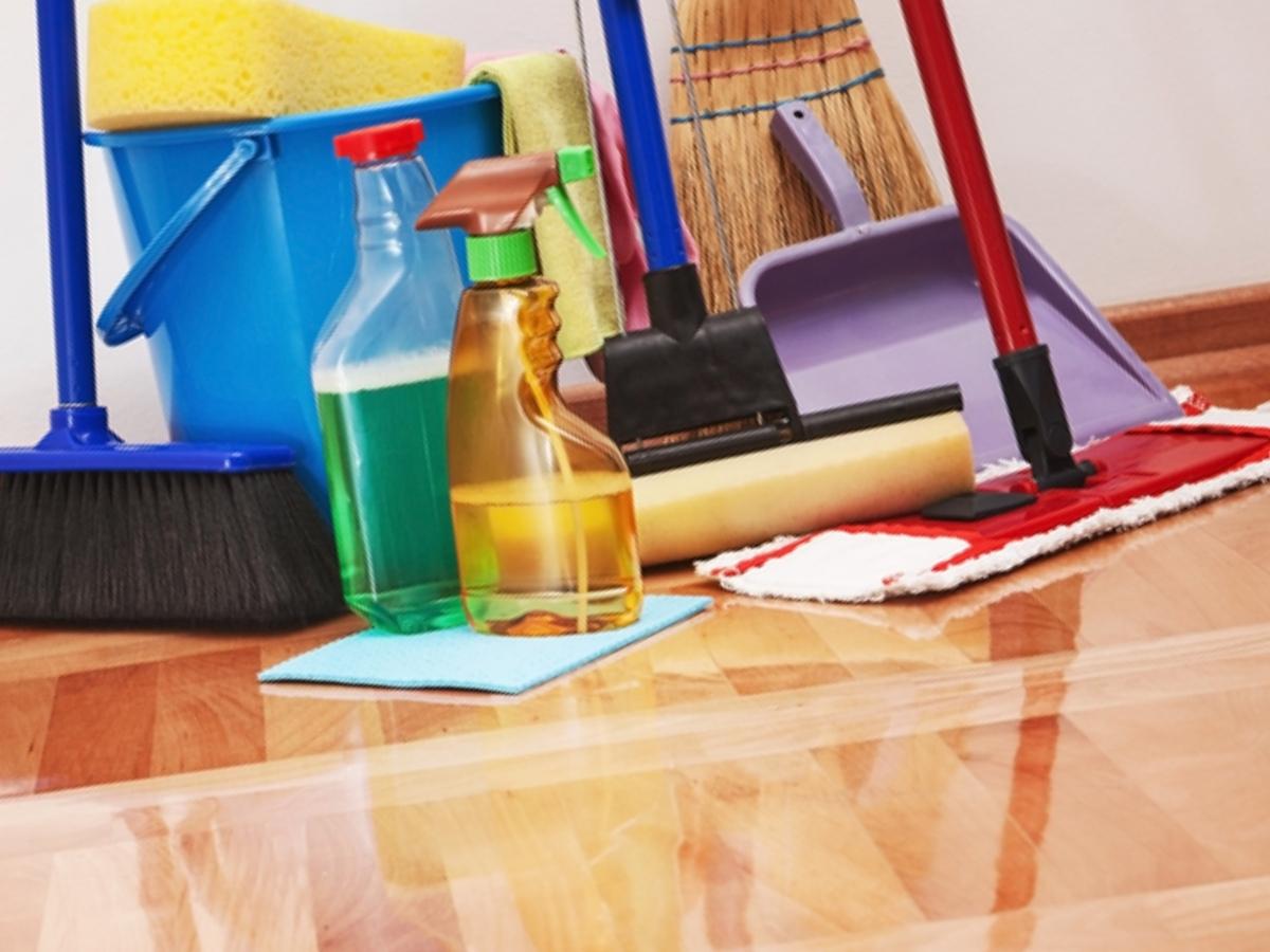 How to deep clean hardwood floors naturally? Sparkling and Beyond