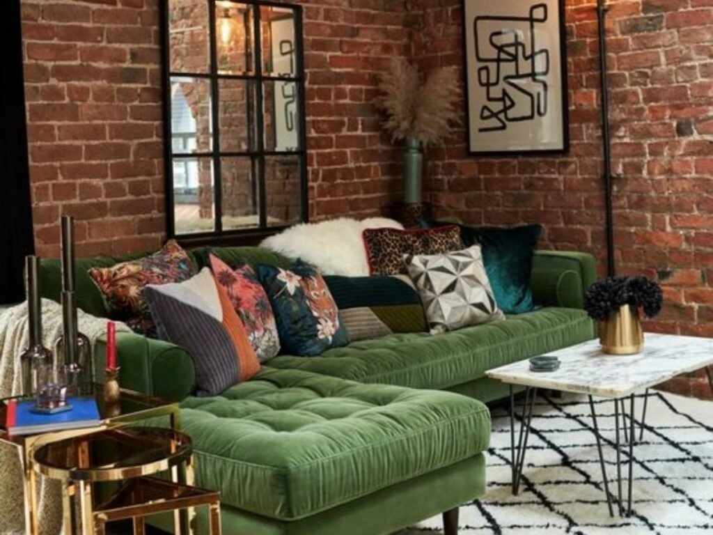 Brick with green living room (Source: Internet)