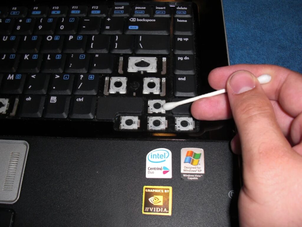 How to clean a chiclet keyboard (Source: Internet)