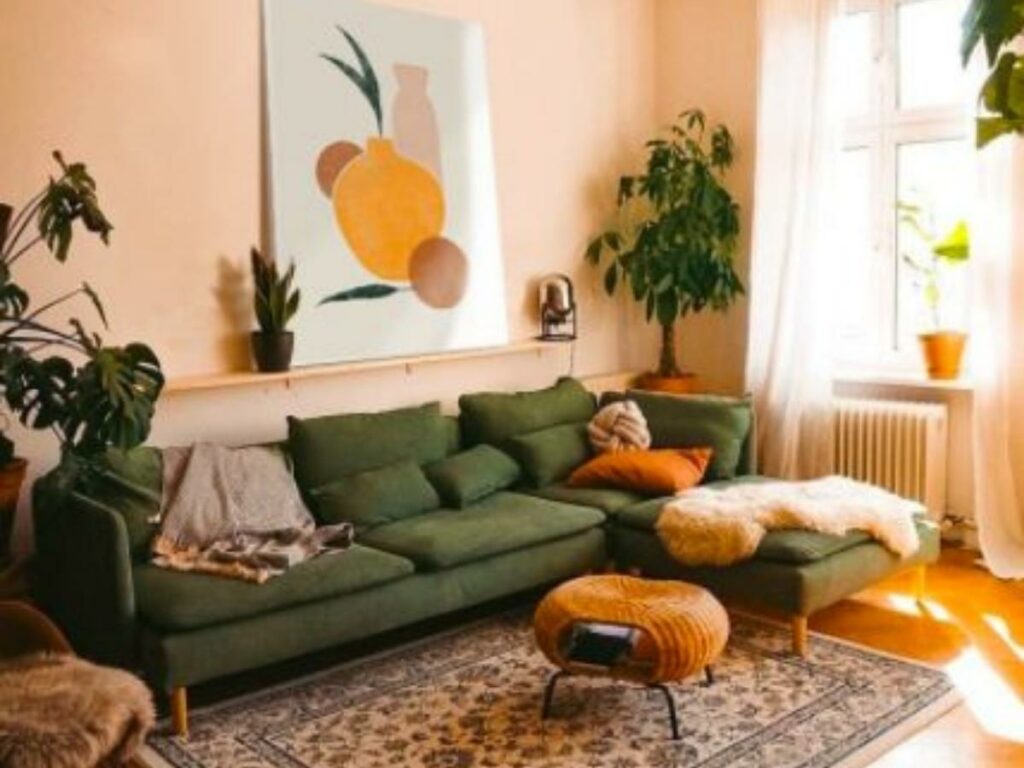 Warm living room and green furniture (Source: Internet)