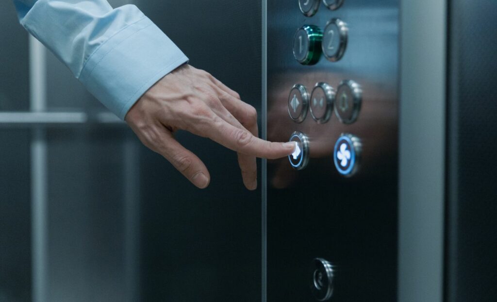 Elevators’ buttons are in need of regular cleaning (Source: Internet)