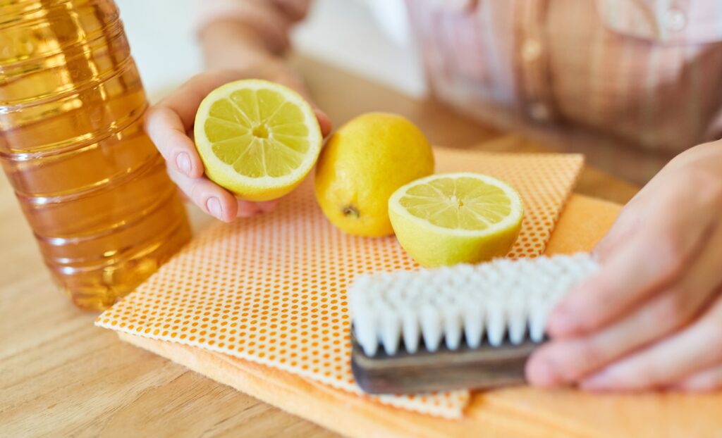 Why is cleaning vinegar good for cleaning?