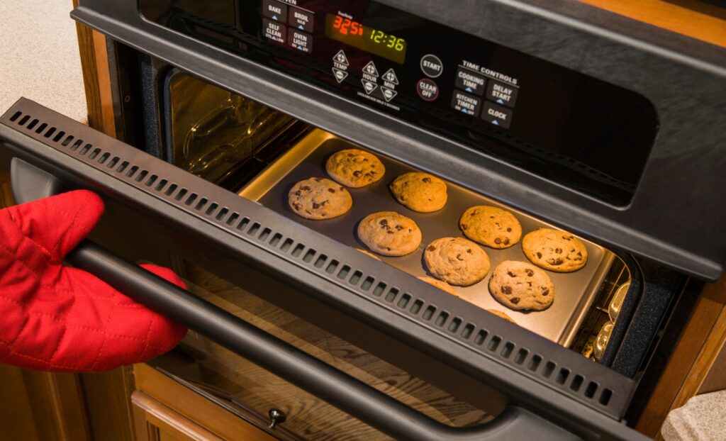  Learning how to clean an oven properly is simple (Source: Internet)