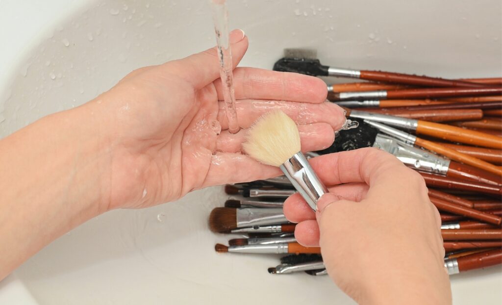 Run to clean your makeup brush now (Source: Internet)