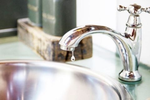 Clean kitchen sprayer faucets when they are rusty (Source: Internet)