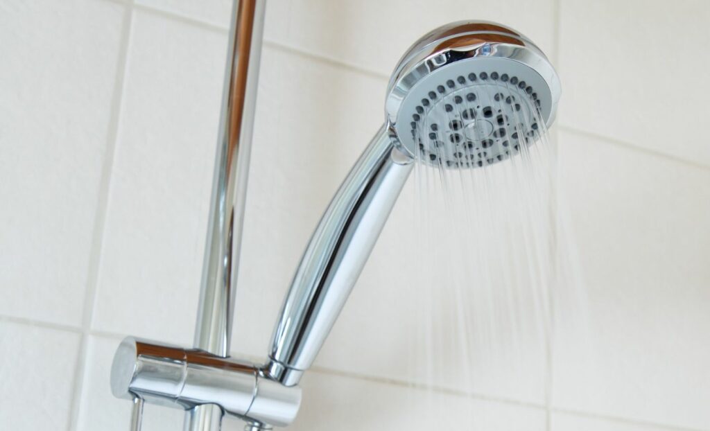 Keep the showerhead spotless (Source: Internet)