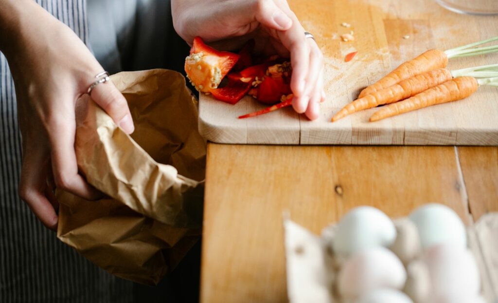 Make Your Cutting Board Clean (Source: Internet)