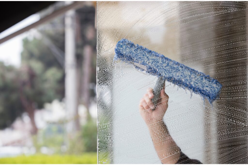 Deep clean the windows (Source: Internet)