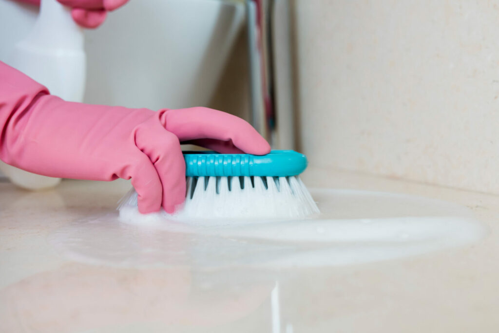 Cleaning tile grout