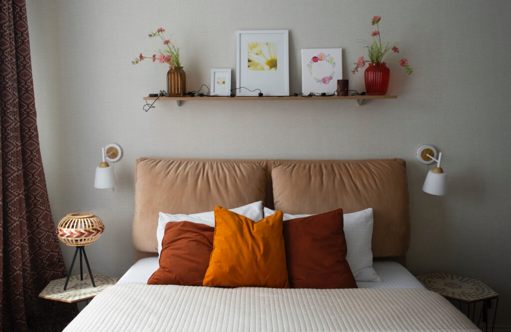Warm color bedroom is a great choice for your cozy home